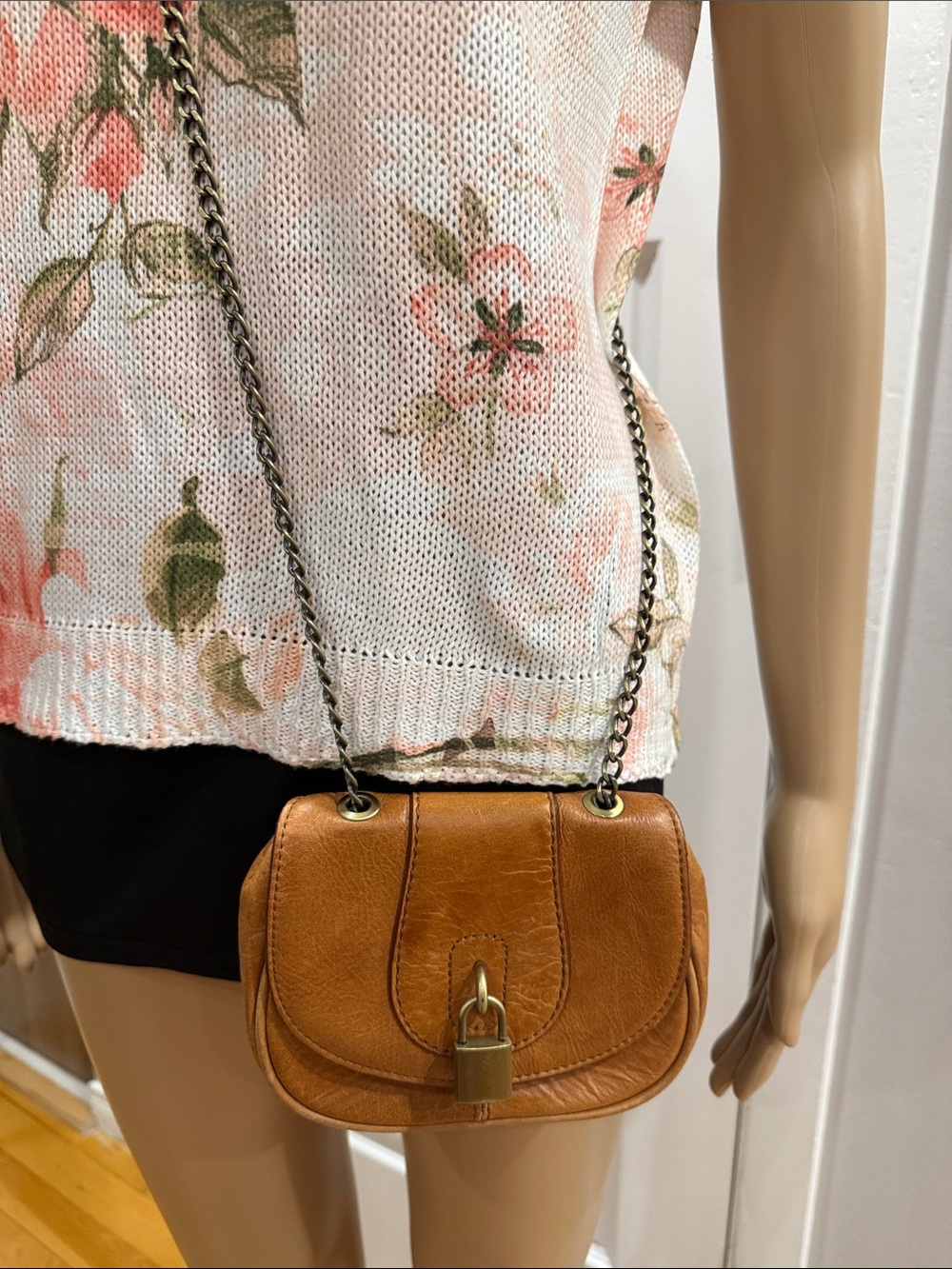 Banana Republic Genuine Leather Crossbody Bag – Spring 2011 – Cognac Brown